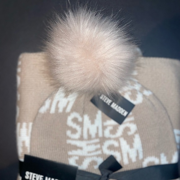 Steve Madden Hat & Scarf Set - Picture 3 of 3